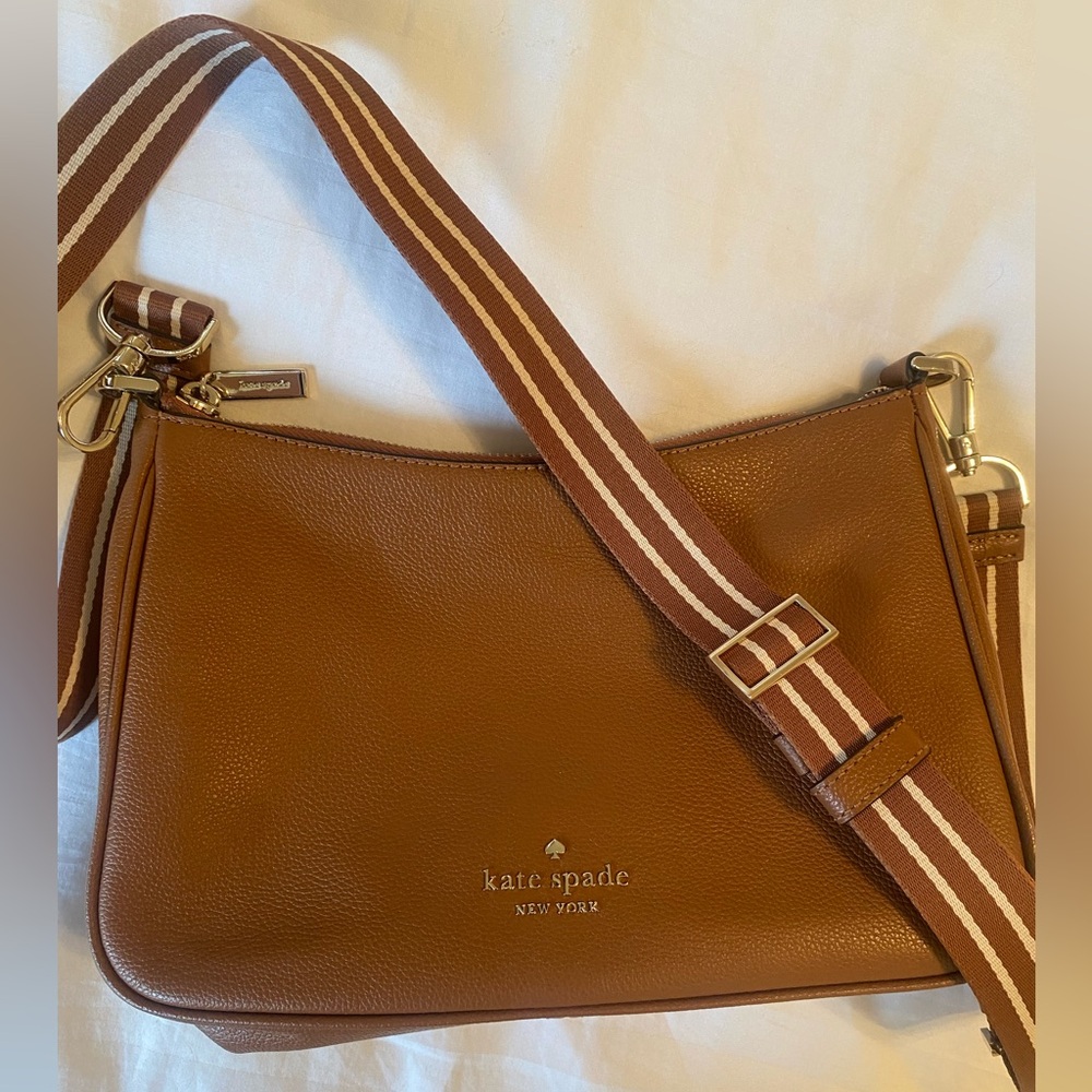Kate Spade shoulder/crossbody bag with dust bag, like new.